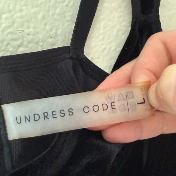 UNDRESS CODE Strong Attitude Black Velvet Top - Picture 5 of 7